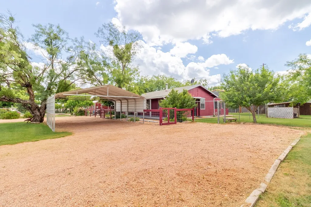 207 Center Brady TX 76825