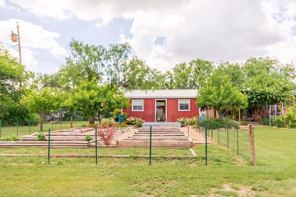 207 Center Brady TX 76825