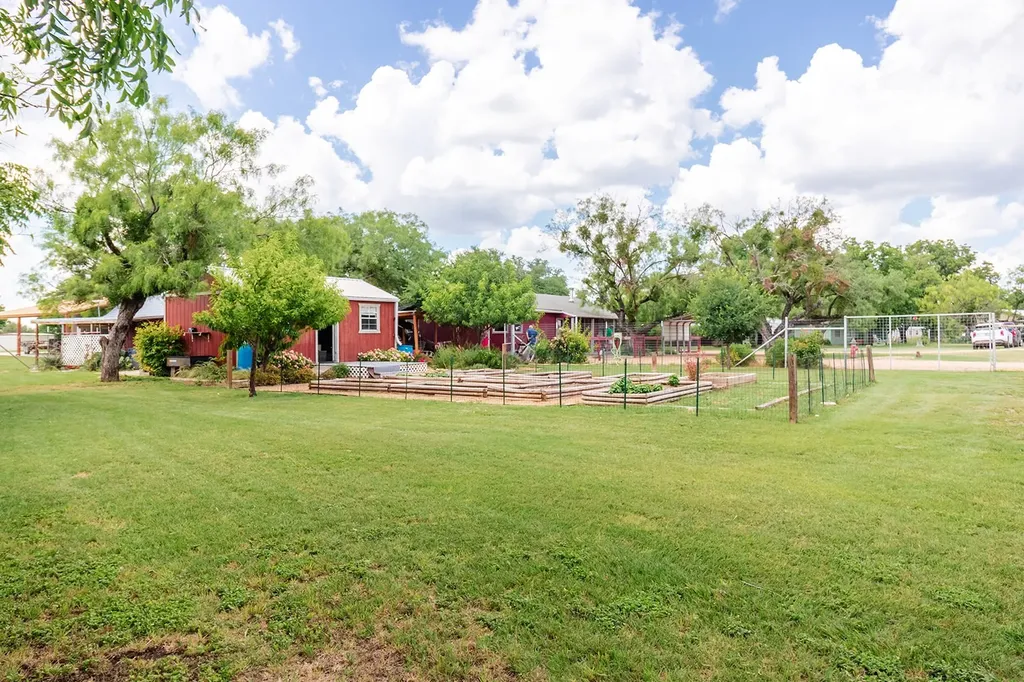 207 Center Brady TX 76825