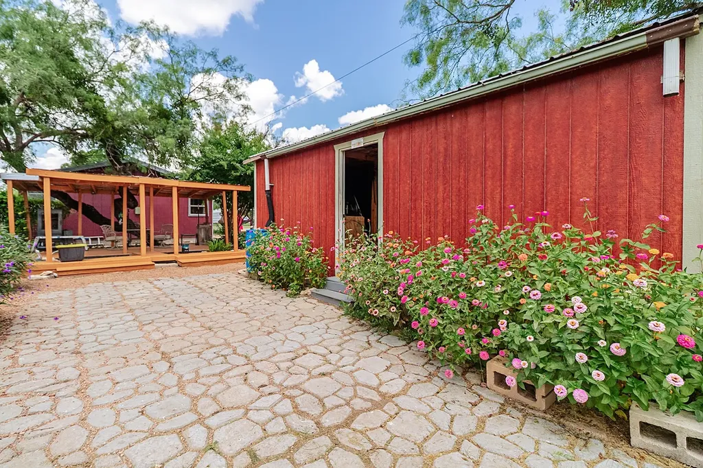 207 Center Brady TX 76825