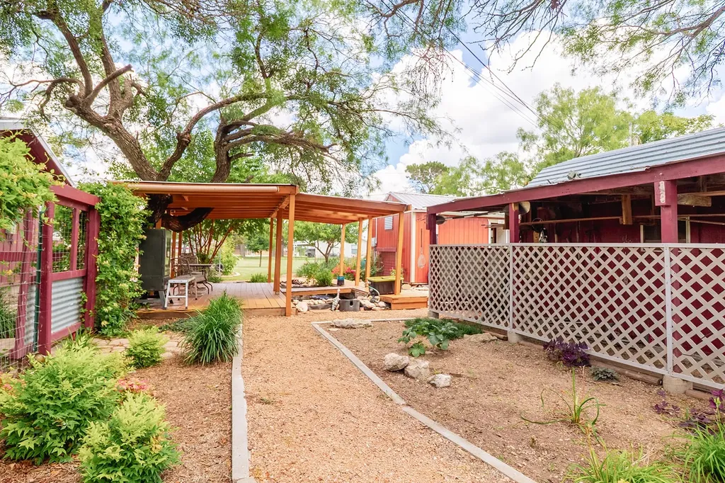 207 Center Brady TX 76825