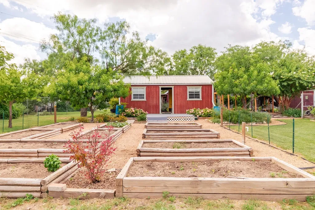207 Center Brady TX 76825