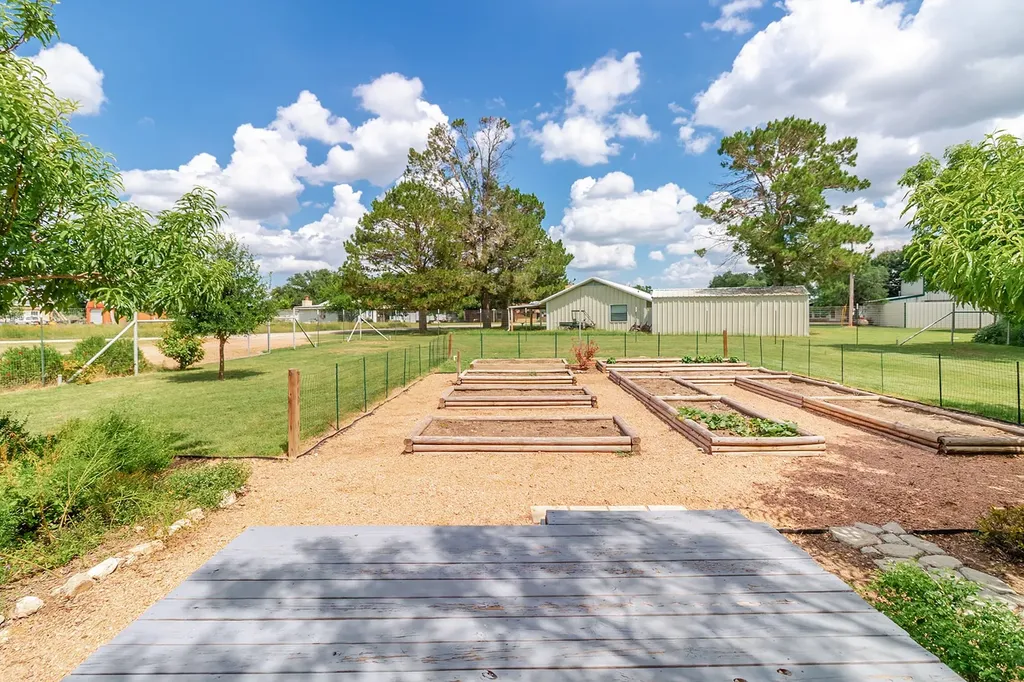207 Center Brady TX 76825
