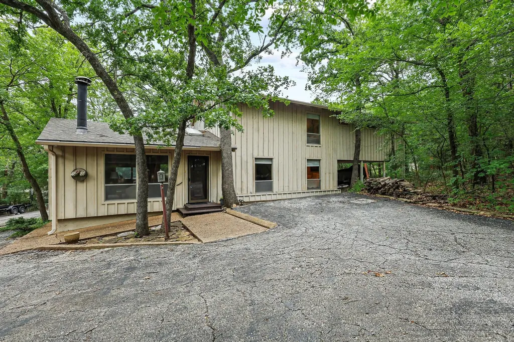 275 Lakecrest Drive Pottsboro TX 75076