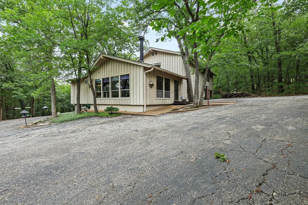 275 Lakecrest Drive Pottsboro TX 75076
