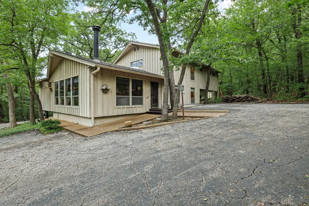 275 Lakecrest Drive Pottsboro TX 75076