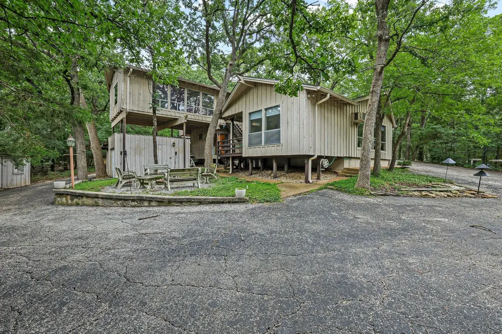 275 Lakecrest Drive Pottsboro TX 75076