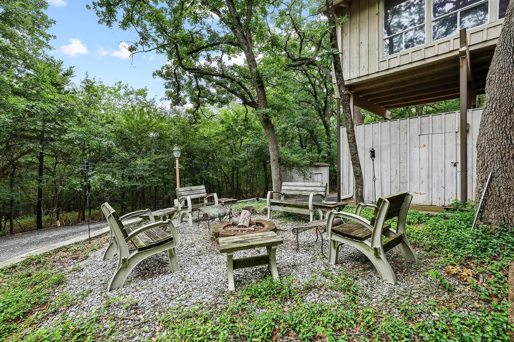 275 Lakecrest Drive Pottsboro TX 75076