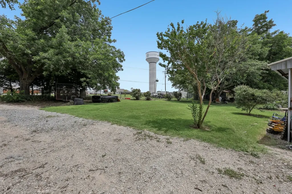 9490 County Road 443 Princeton TX 75407