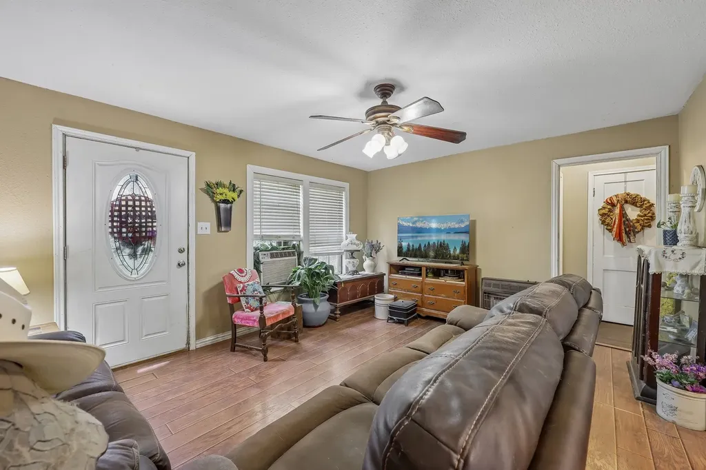 9490 County Road 443 Princeton TX 75407