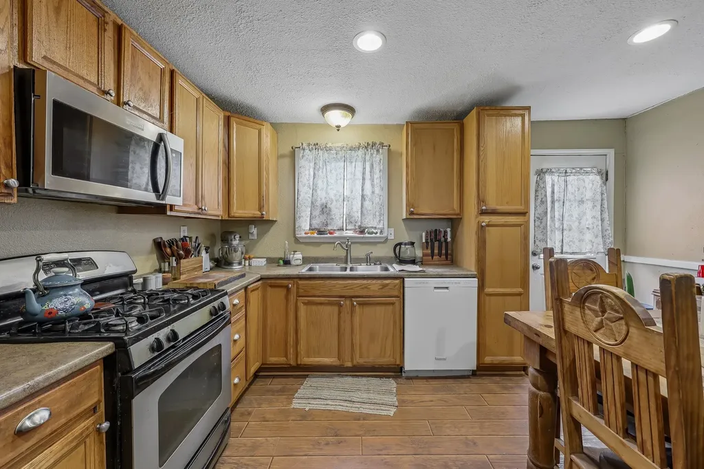 9490 County Road 443 Princeton TX 75407