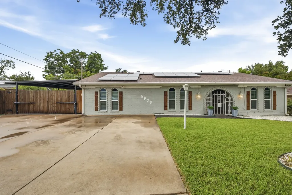 4905 Emerald Lake Drive Fort Worth TX 76103