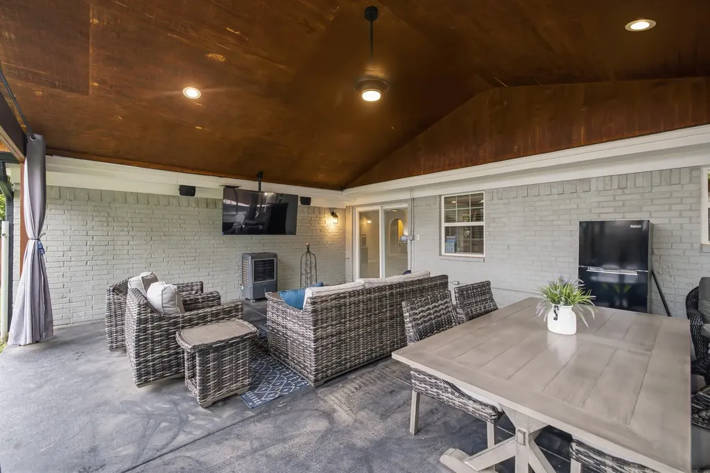4905 Emerald Lake Drive Fort Worth TX 76103
