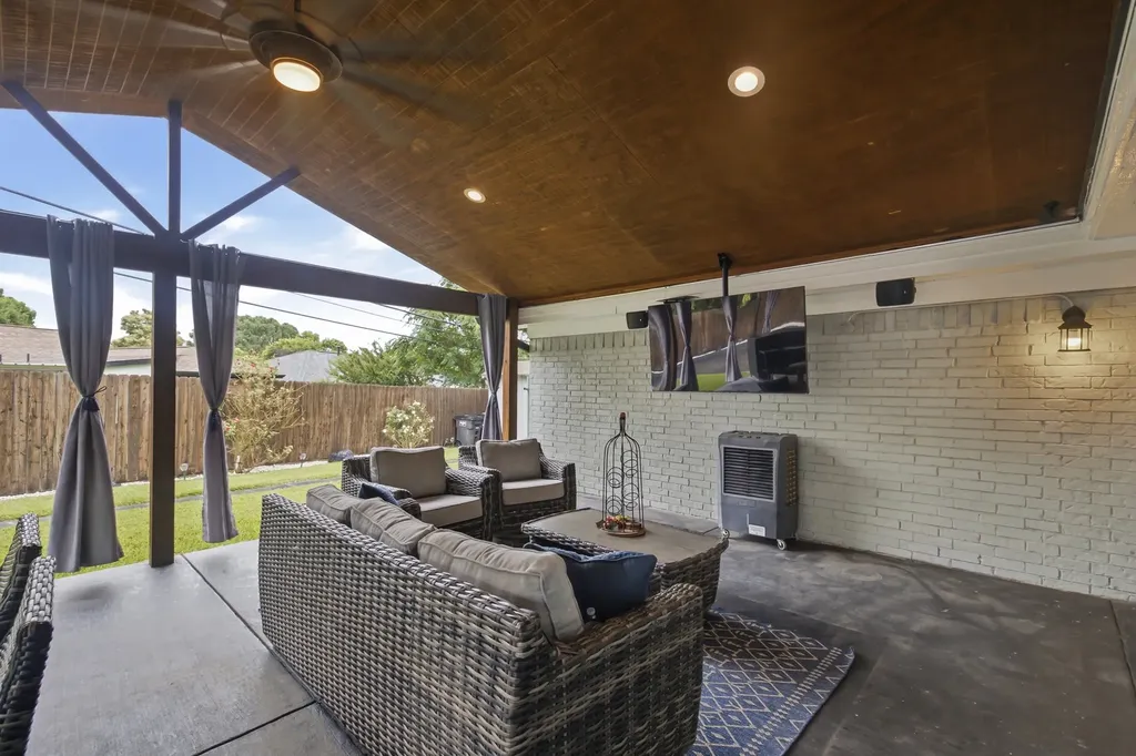 4905 Emerald Lake Drive Fort Worth TX 76103