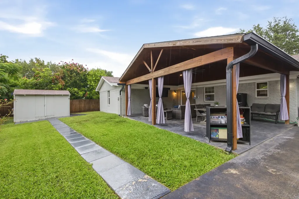 4905 Emerald Lake Drive Fort Worth TX 76103