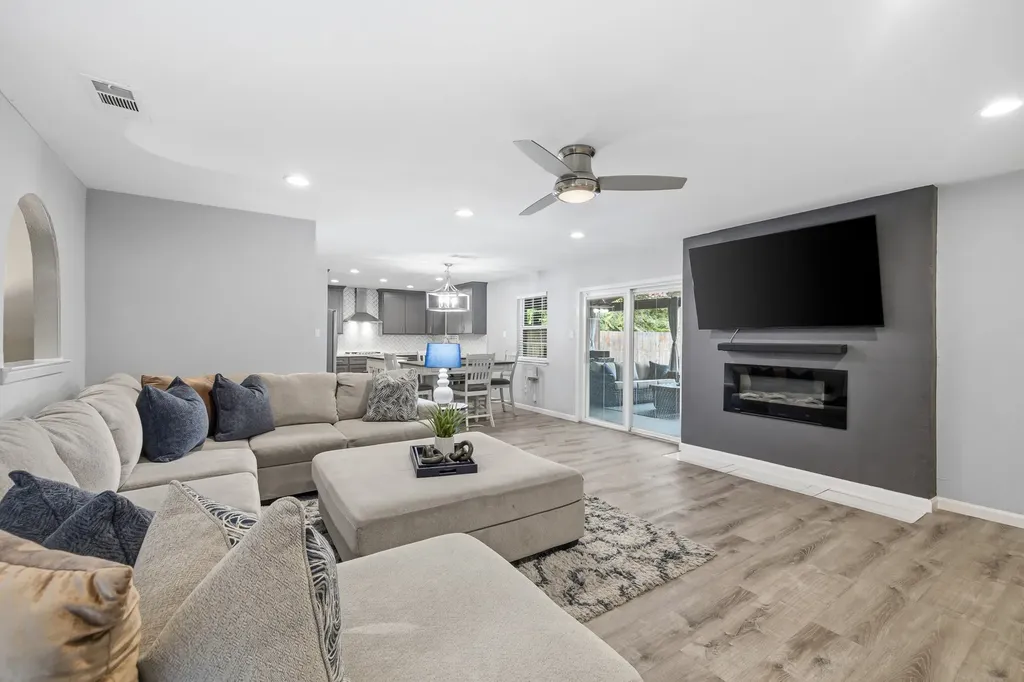 4905 Emerald Lake Drive Fort Worth TX 76103