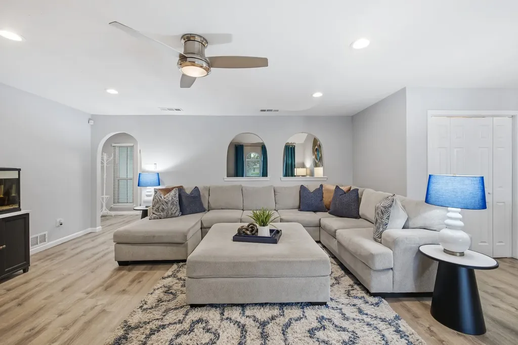 4905 Emerald Lake Drive Fort Worth TX 76103