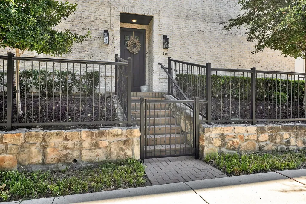 7333 Valley View Lane Dallas TX 75240