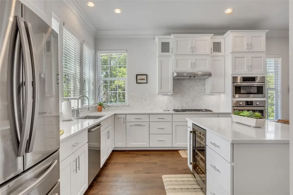 7333 Valley View Lane Dallas TX 75240