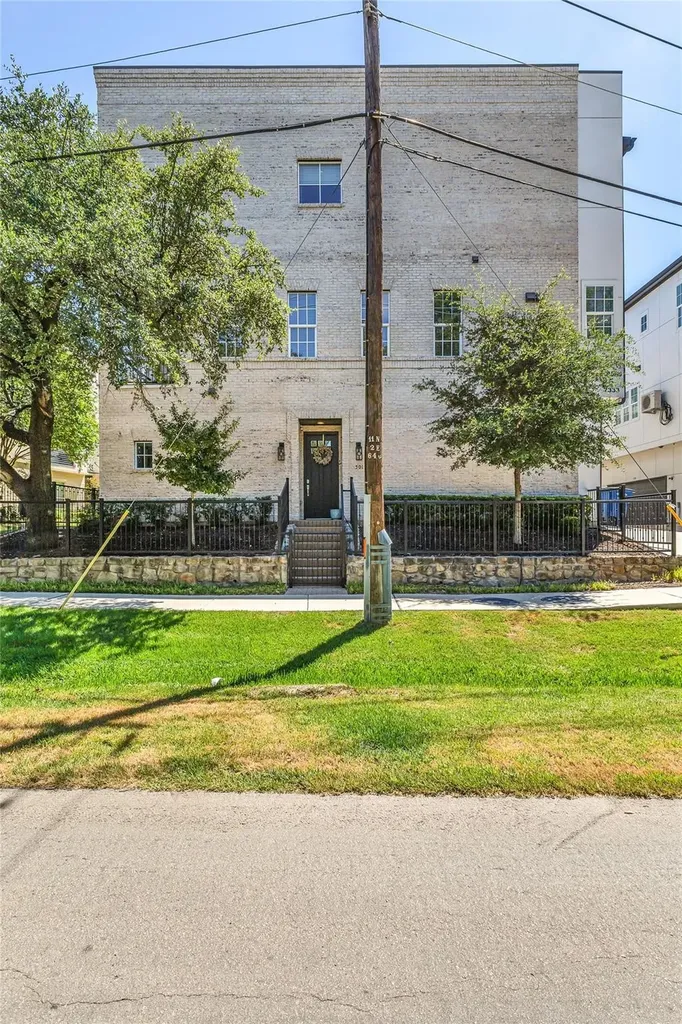 7333 Valley View Lane Dallas TX 75240