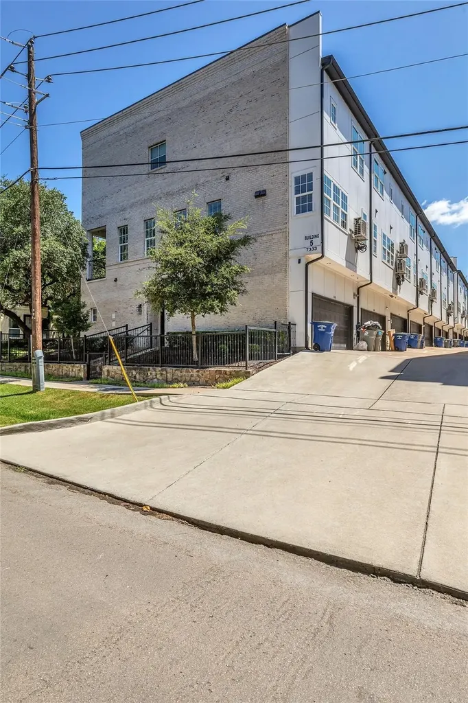 7333 Valley View Lane Dallas TX 75240