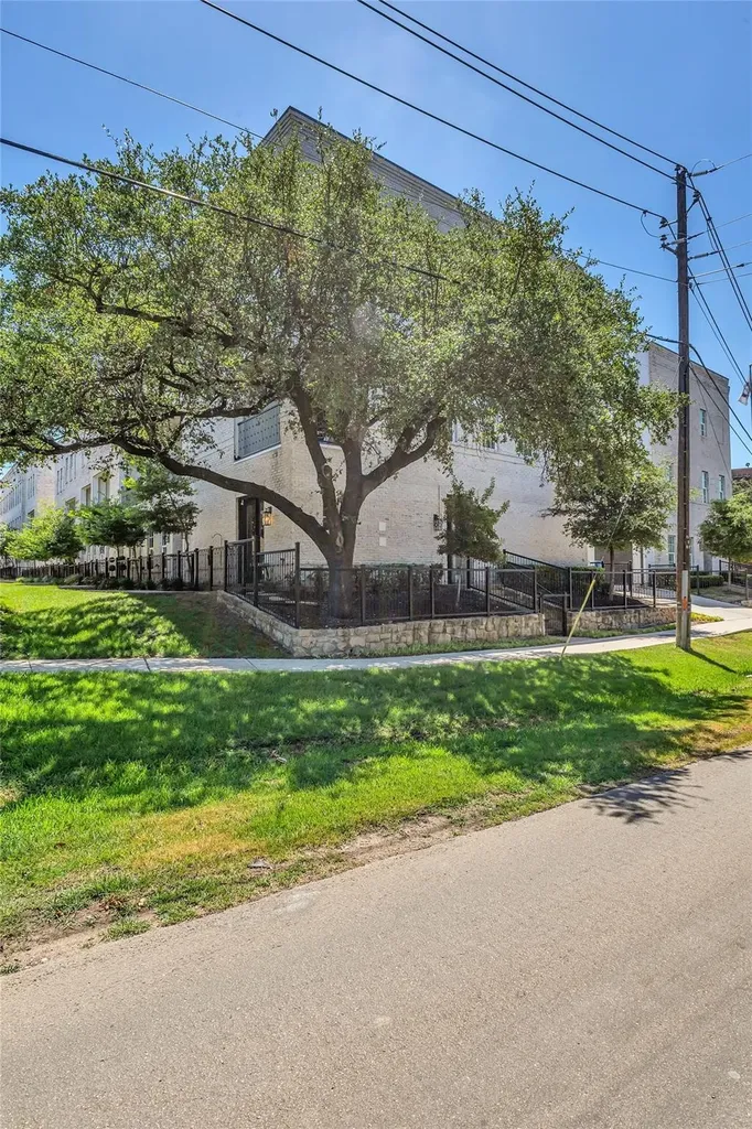 7333 Valley View Lane Dallas TX 75240