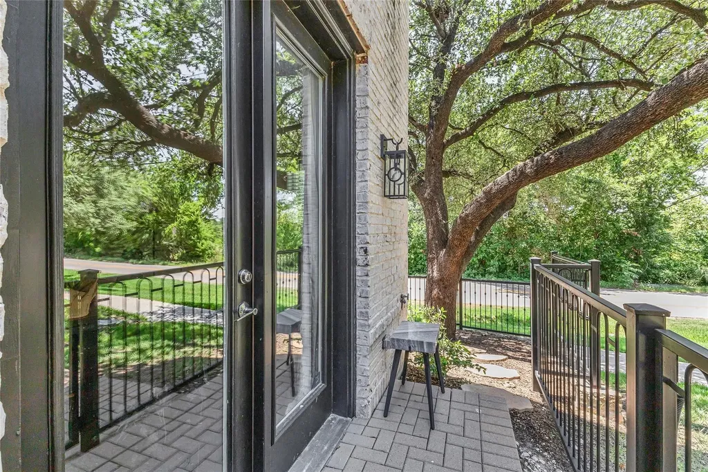 7333 Valley View Lane Dallas TX 75240