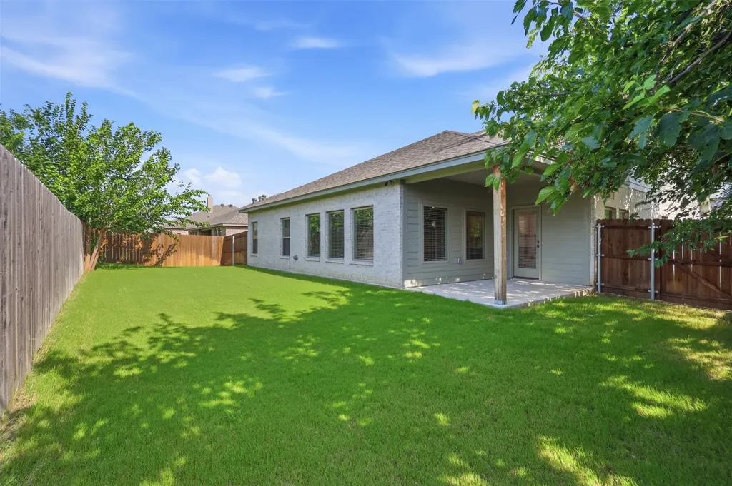 625 Mooney Drive Saginaw TX 76179