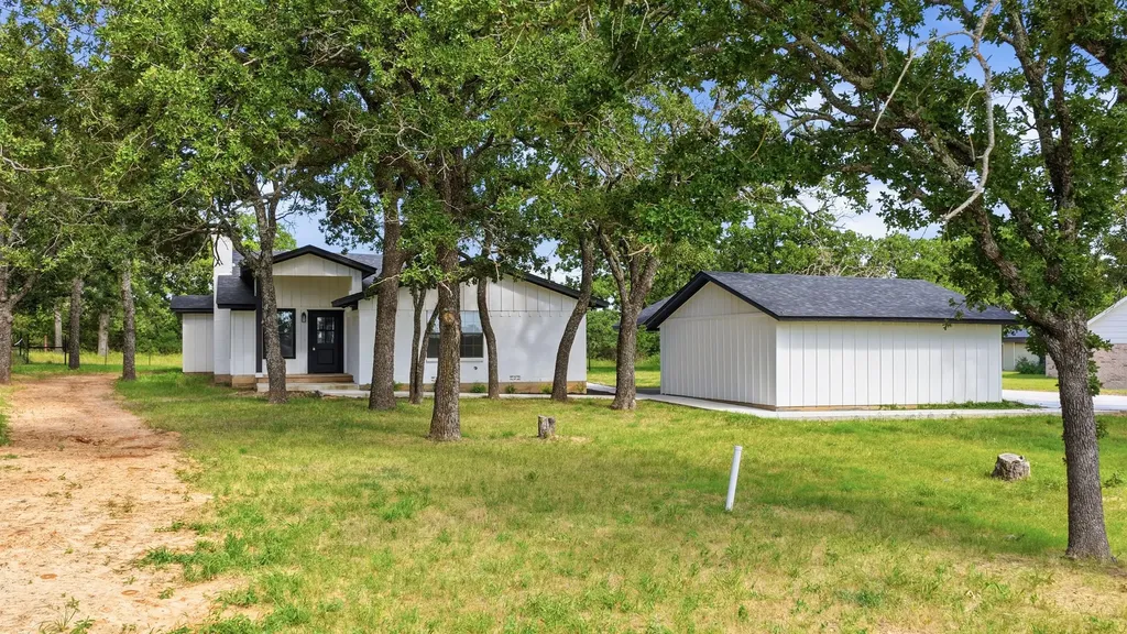 109 Aslan Road Poolville TX 76487