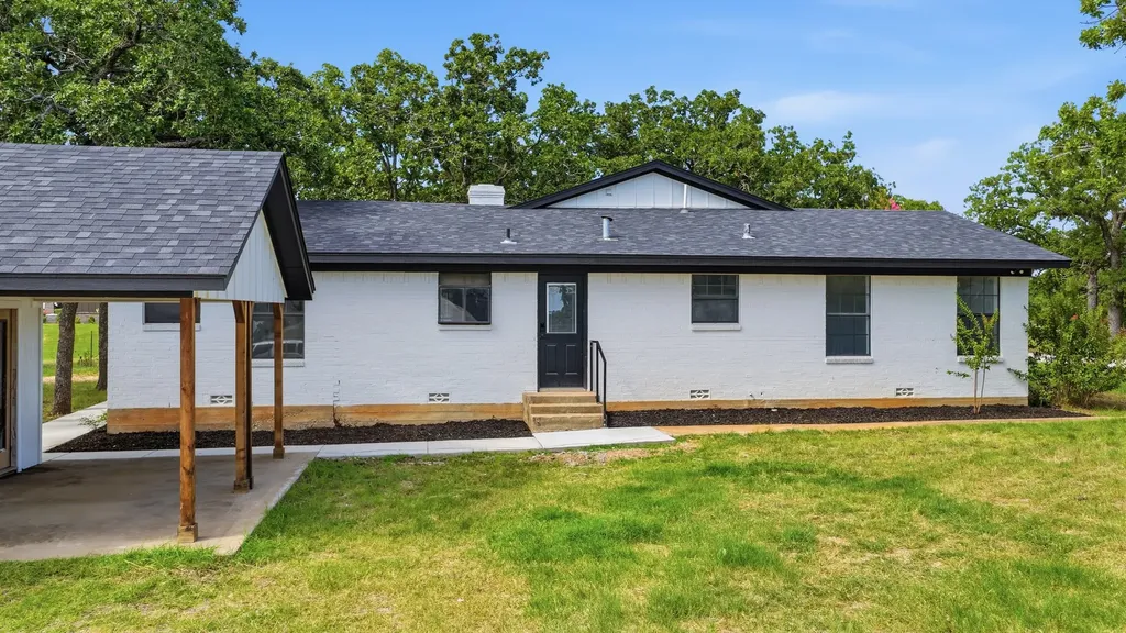 109 Aslan Road Poolville TX 76487