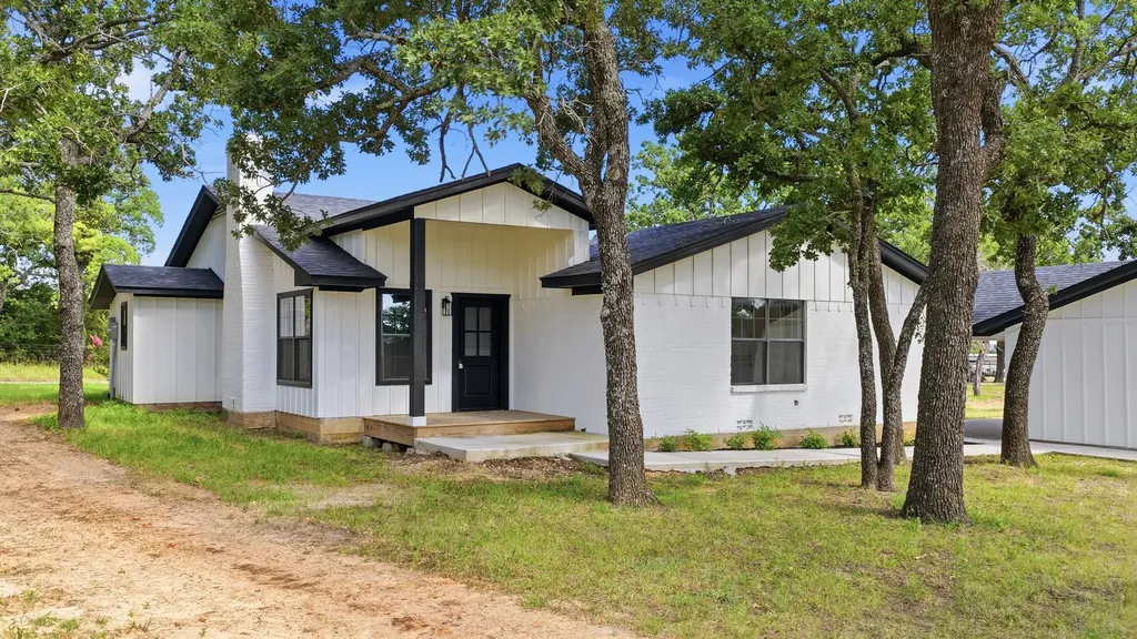 109 Aslan Road Poolville TX 76487