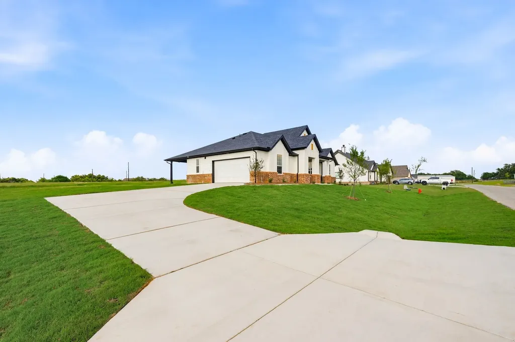 116 Park Hurst Drive Boyd TX 76023