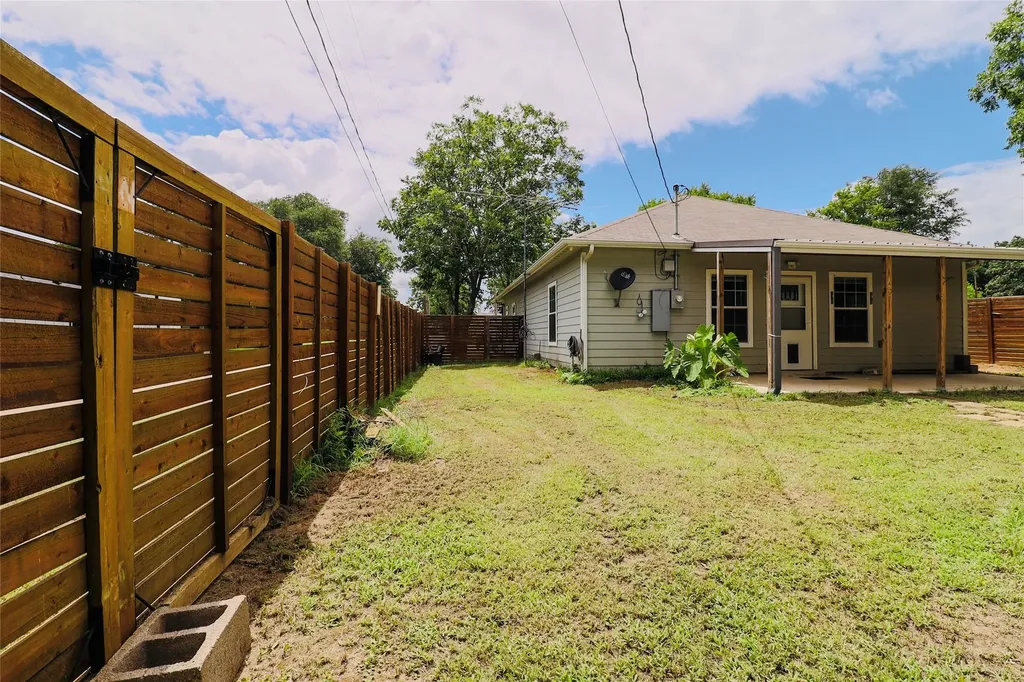 1000 N Spring Street Grand Saline TX 75140