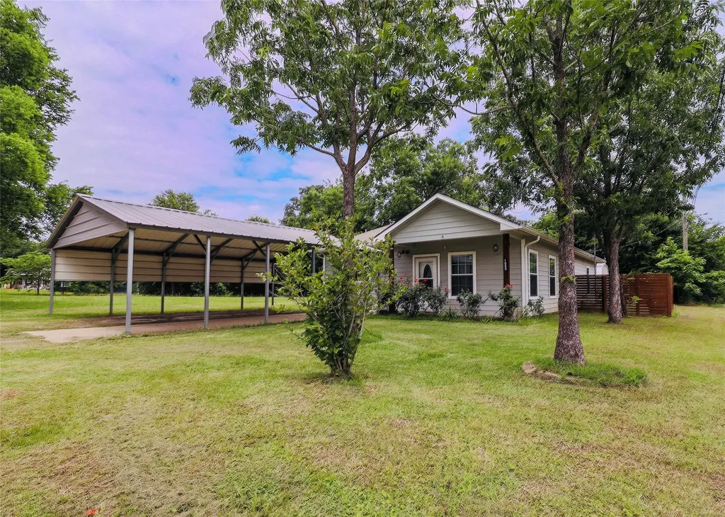 1000 N Spring Street Grand Saline TX 75140