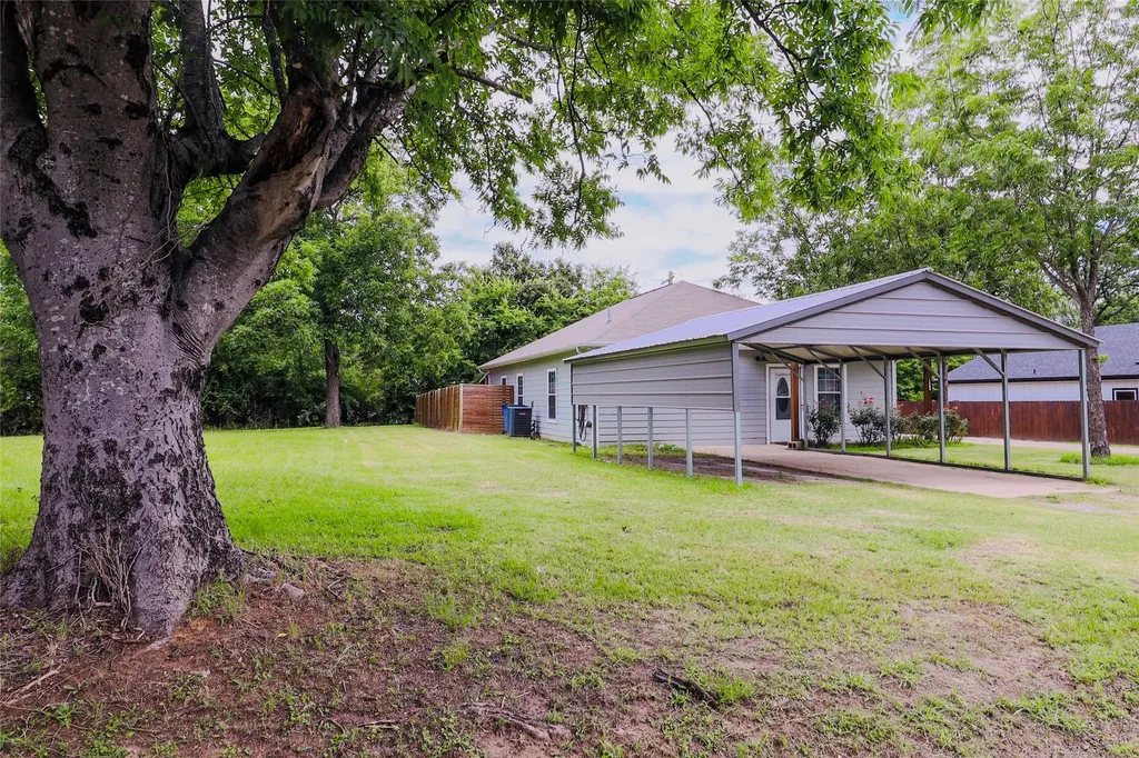 1000 N Spring Street Grand Saline TX 75140