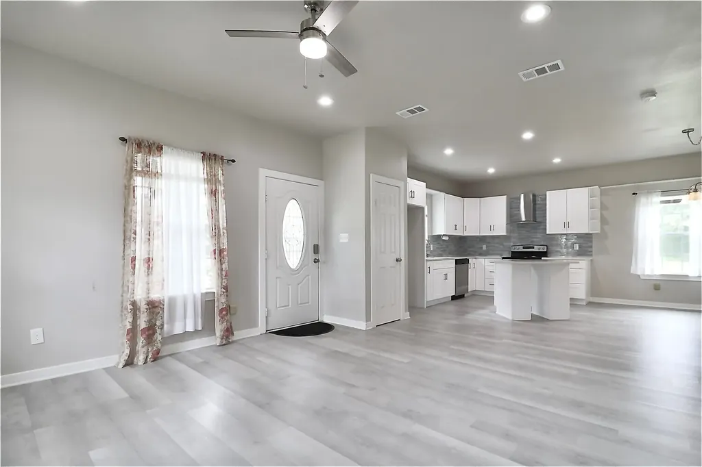 1000 N Spring Street Grand Saline TX 75140