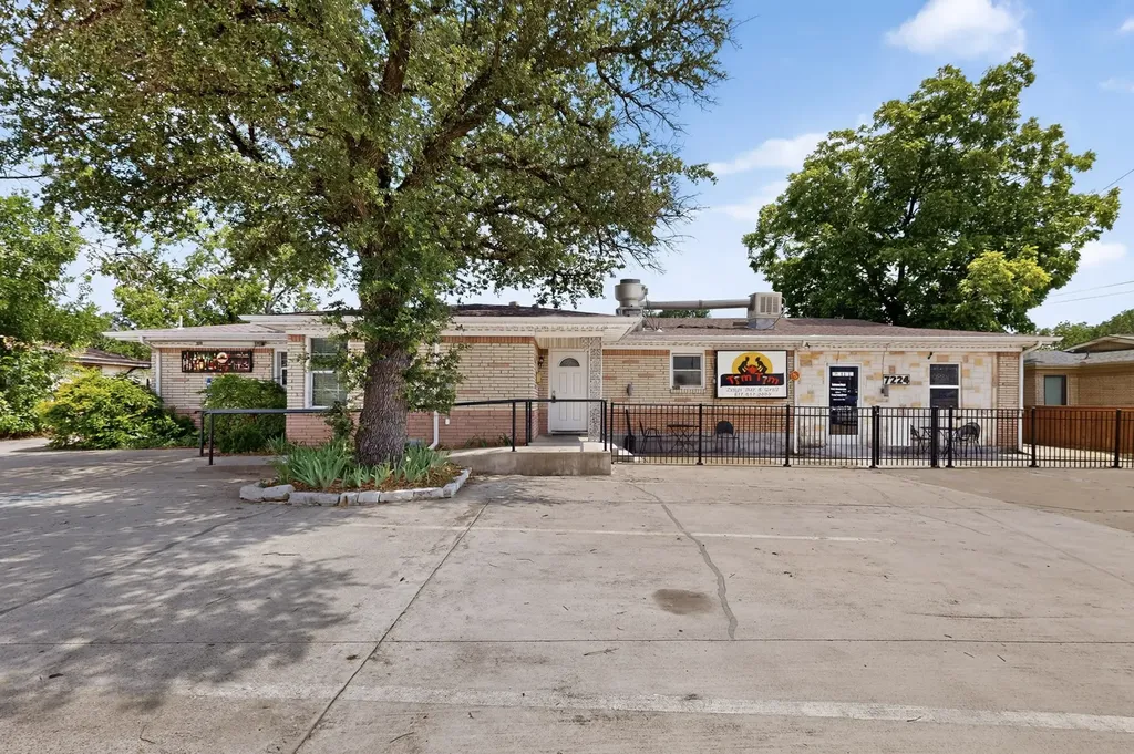 7224 Glenview Drive Richland Hills TX 76180