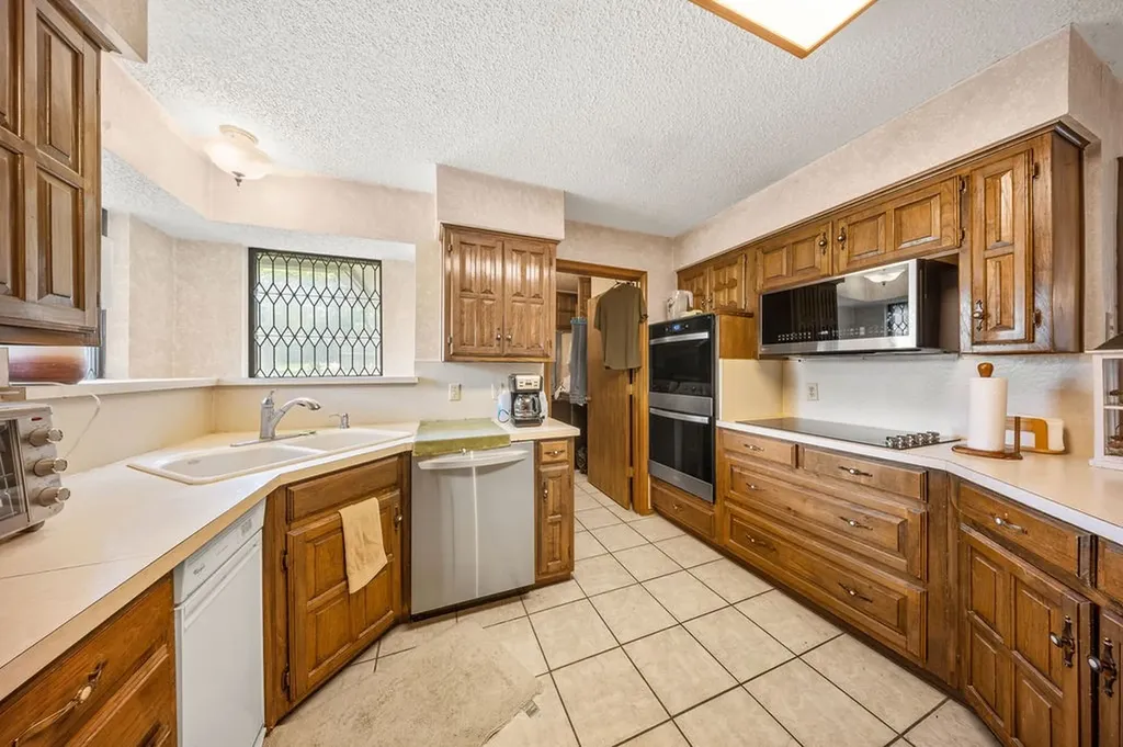 8724 Racquet Club Drive Fort Worth TX 76120