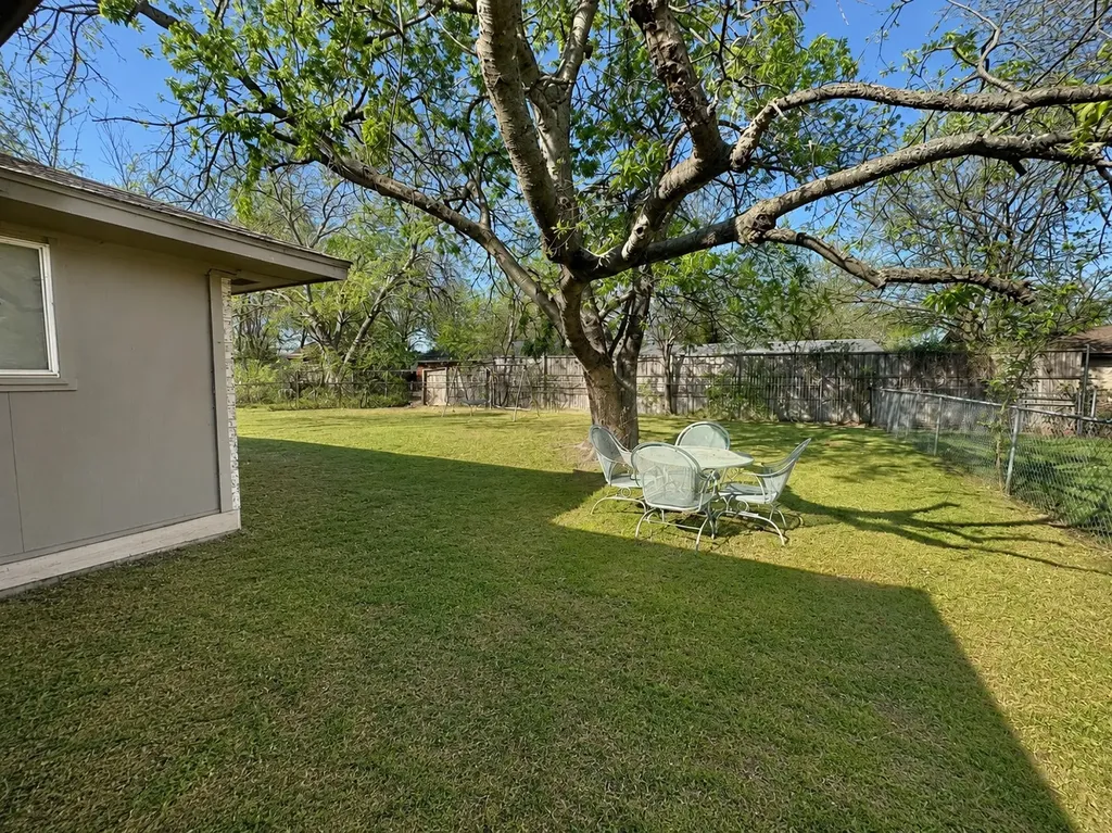 915 N 7th Street Sanger TX 76266
