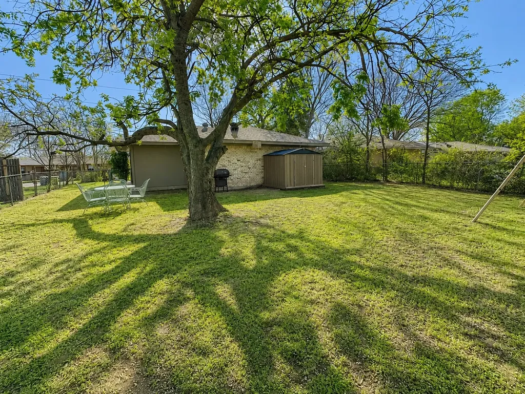915 N 7th Street Sanger TX 76266
