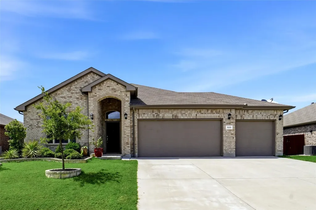 525 Lindisfarne Lane Saginaw TX 76131