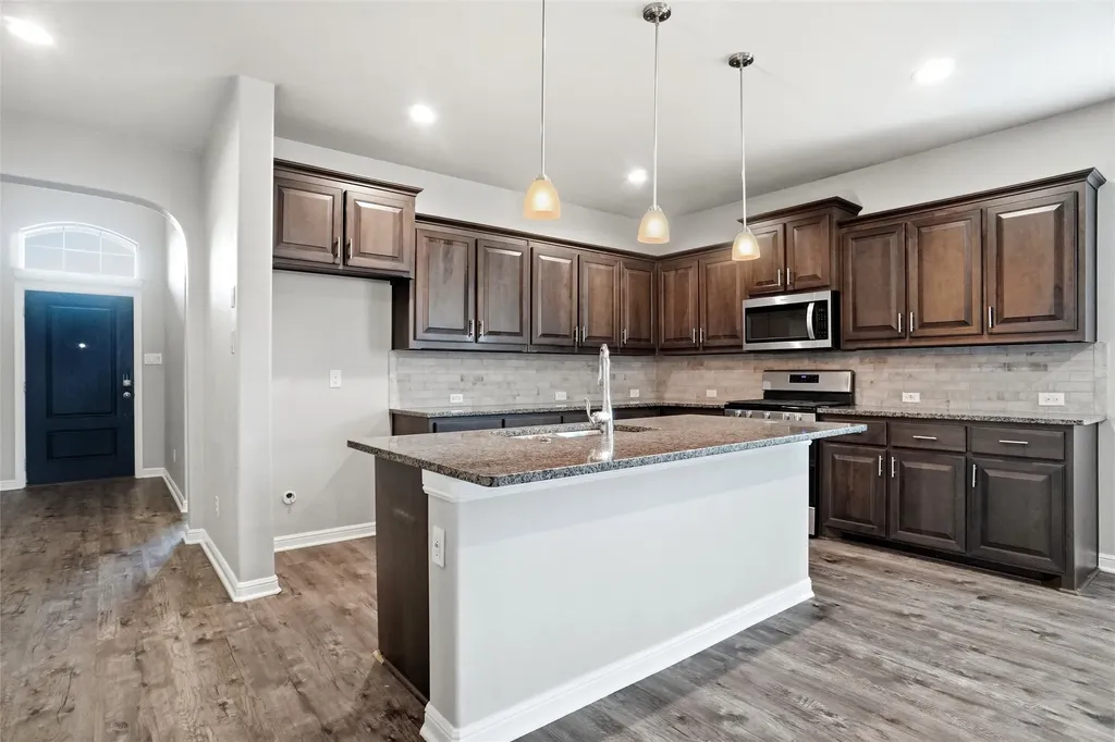525 Lindisfarne Lane Saginaw TX 76131