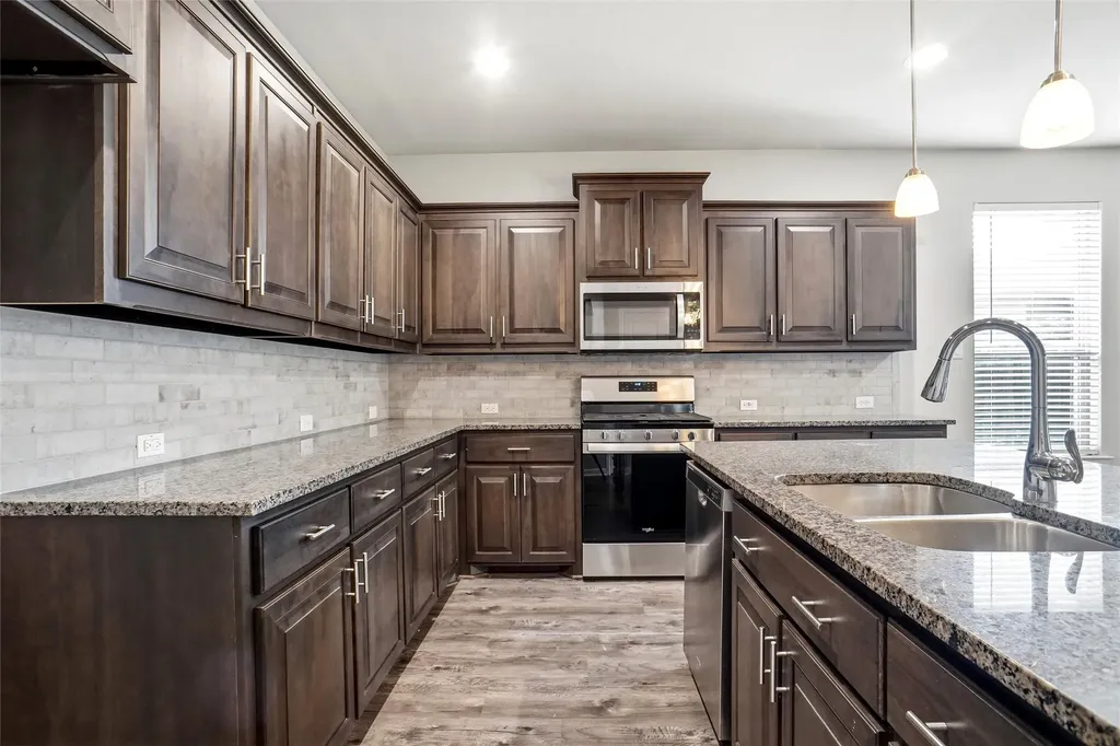 525 Lindisfarne Lane Saginaw TX 76131