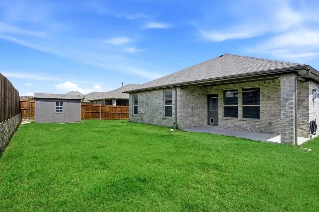 525 Lindisfarne Lane Saginaw TX 76131