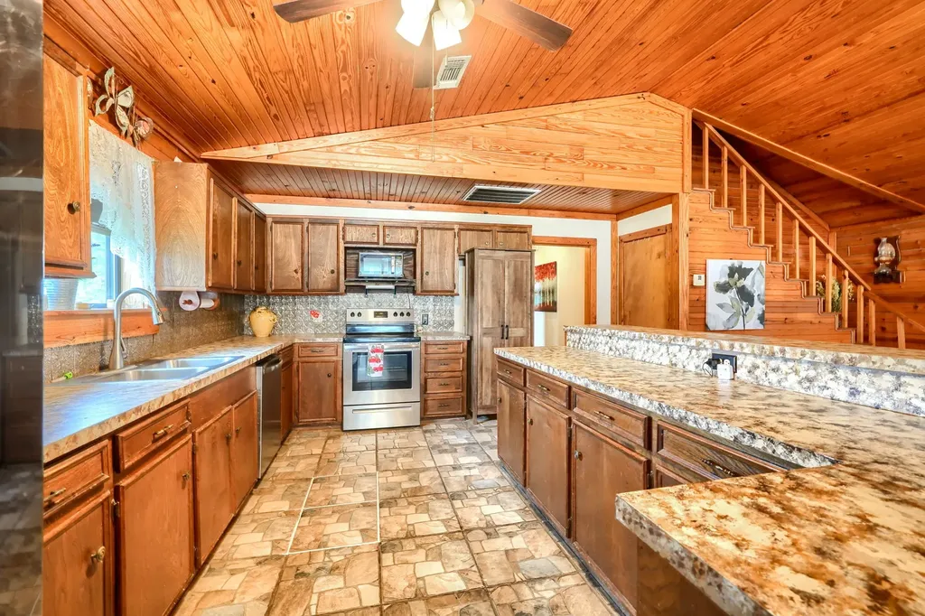 625 County Road 4735 Cumby TX 75433