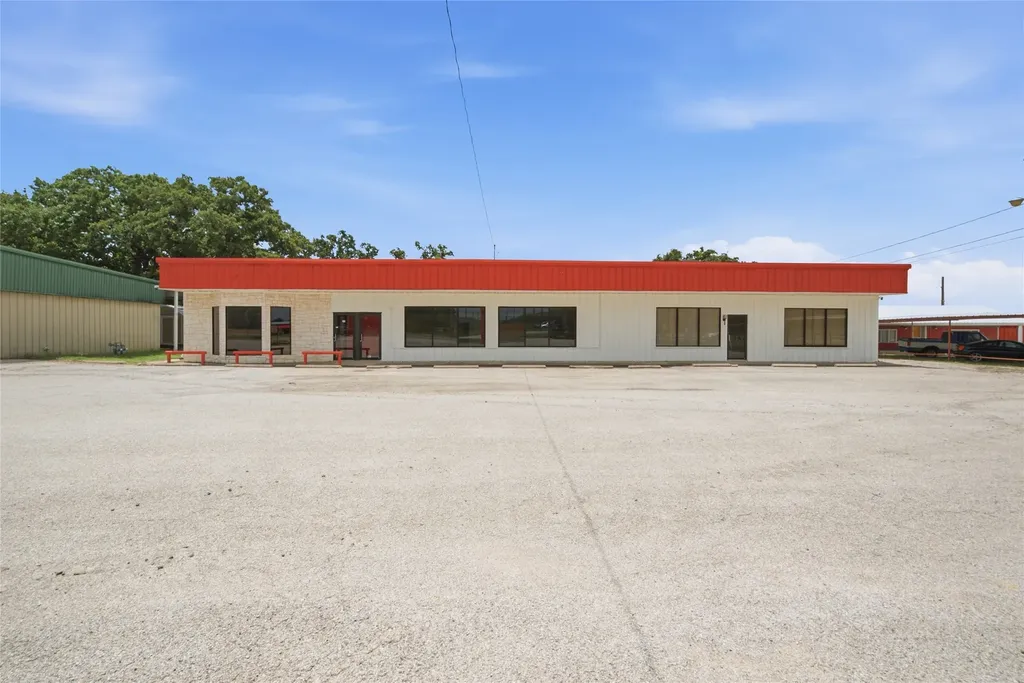 939 E Main Street Eastland TX 76437