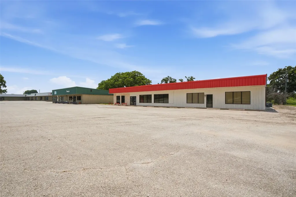 939 E Main Street Eastland TX 76437
