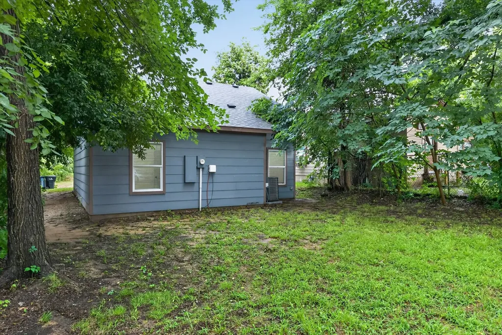 818 W Elm Street Denison TX 75020
