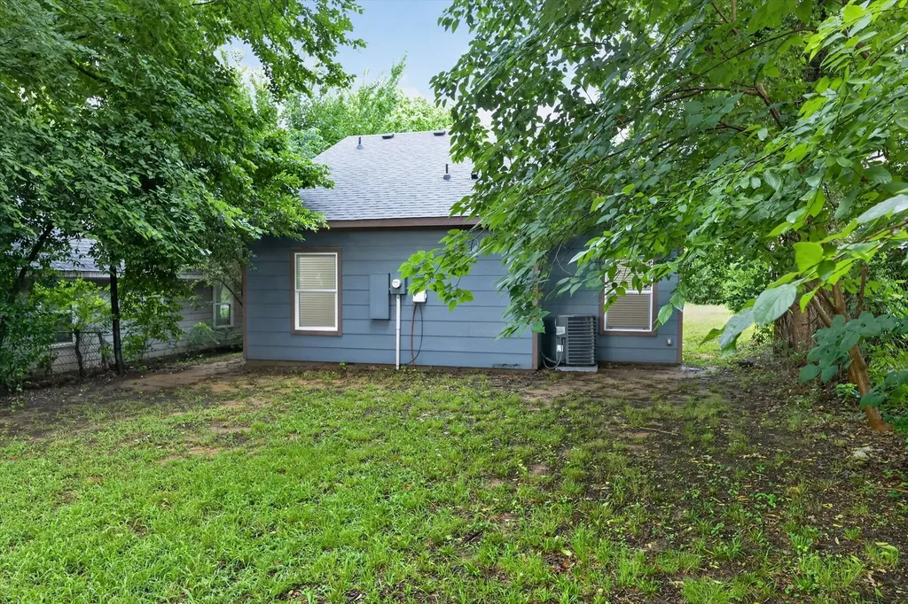 818 W Elm Street Denison TX 75020