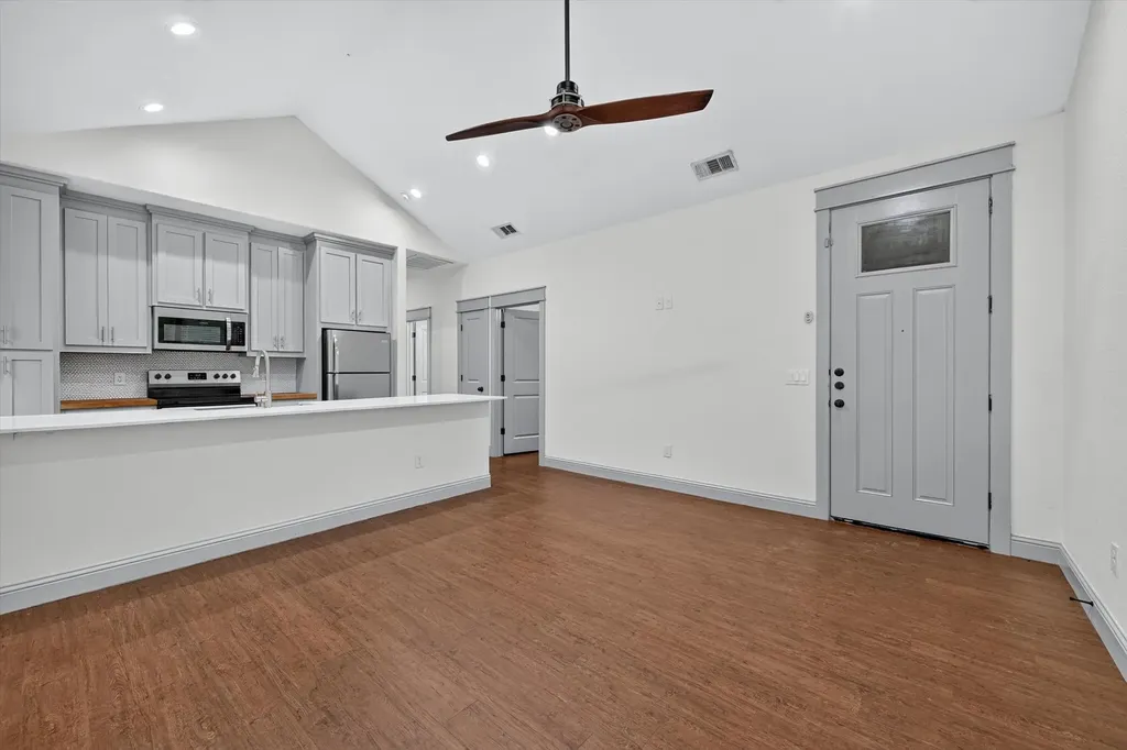 818 W Elm Street Denison TX 75020